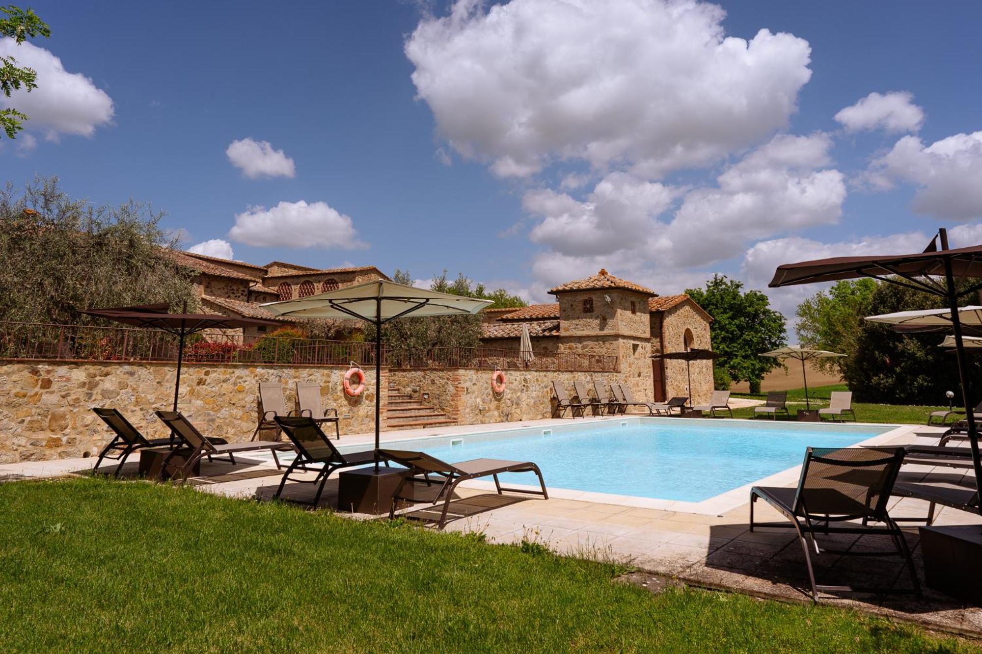 Villa Le Beringhe - Wine Pool & Relax Колле-ді-Валь-д'Ельса Екстер'єр фото