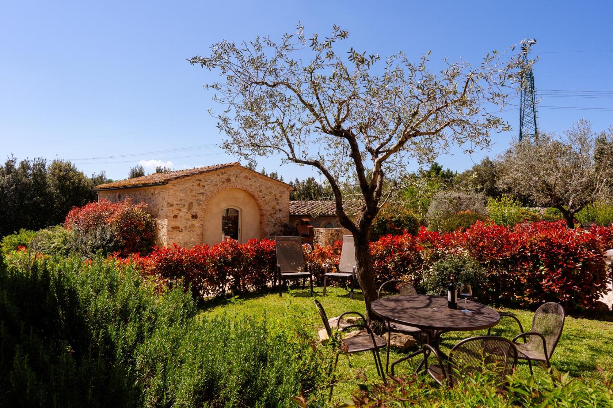 Villa Le Beringhe - Wine Pool & Relax Колле-ді-Валь-д'Ельса Екстер'єр фото