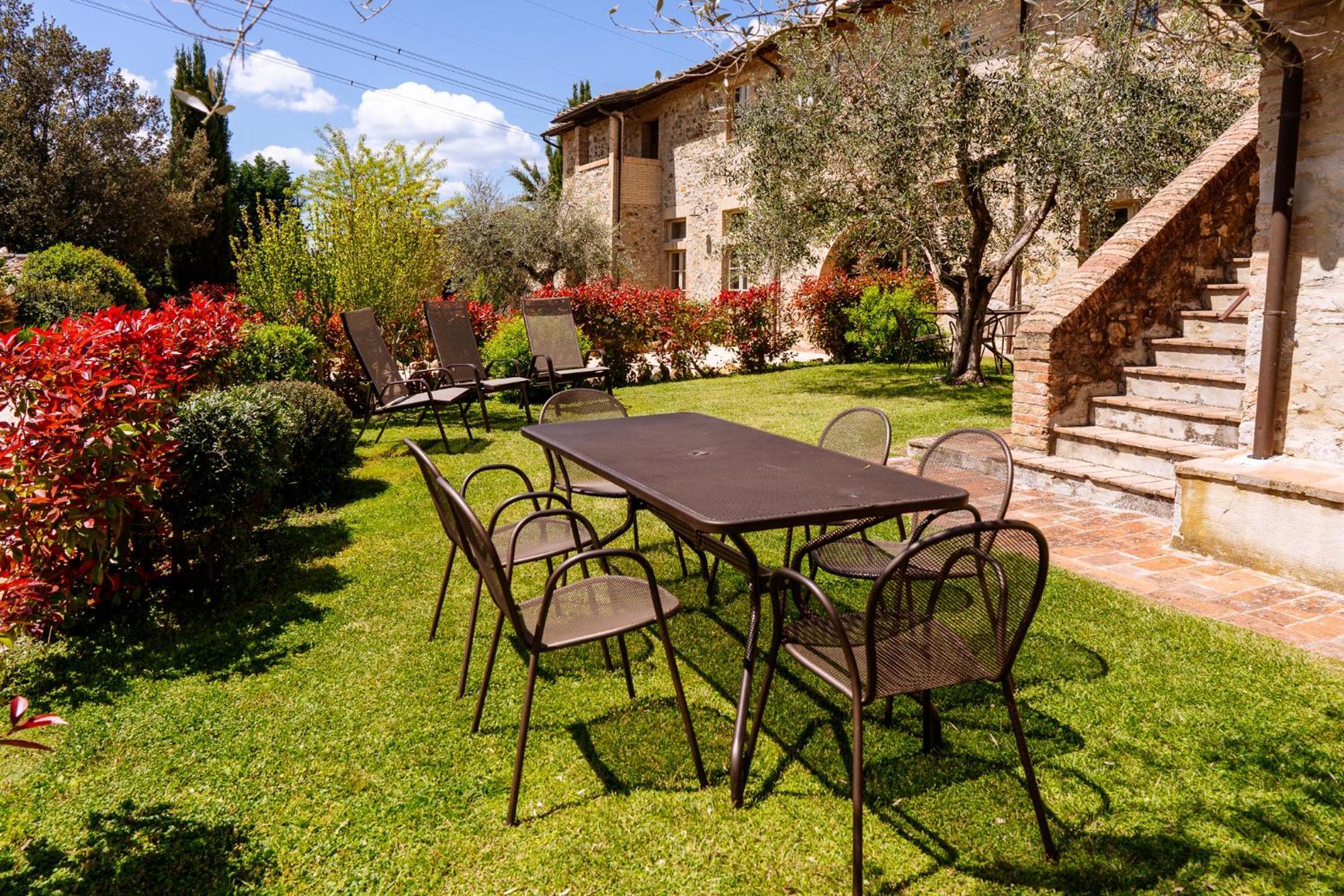 Villa Le Beringhe - Wine Pool & Relax Колле-ді-Валь-д'Ельса Екстер'єр фото