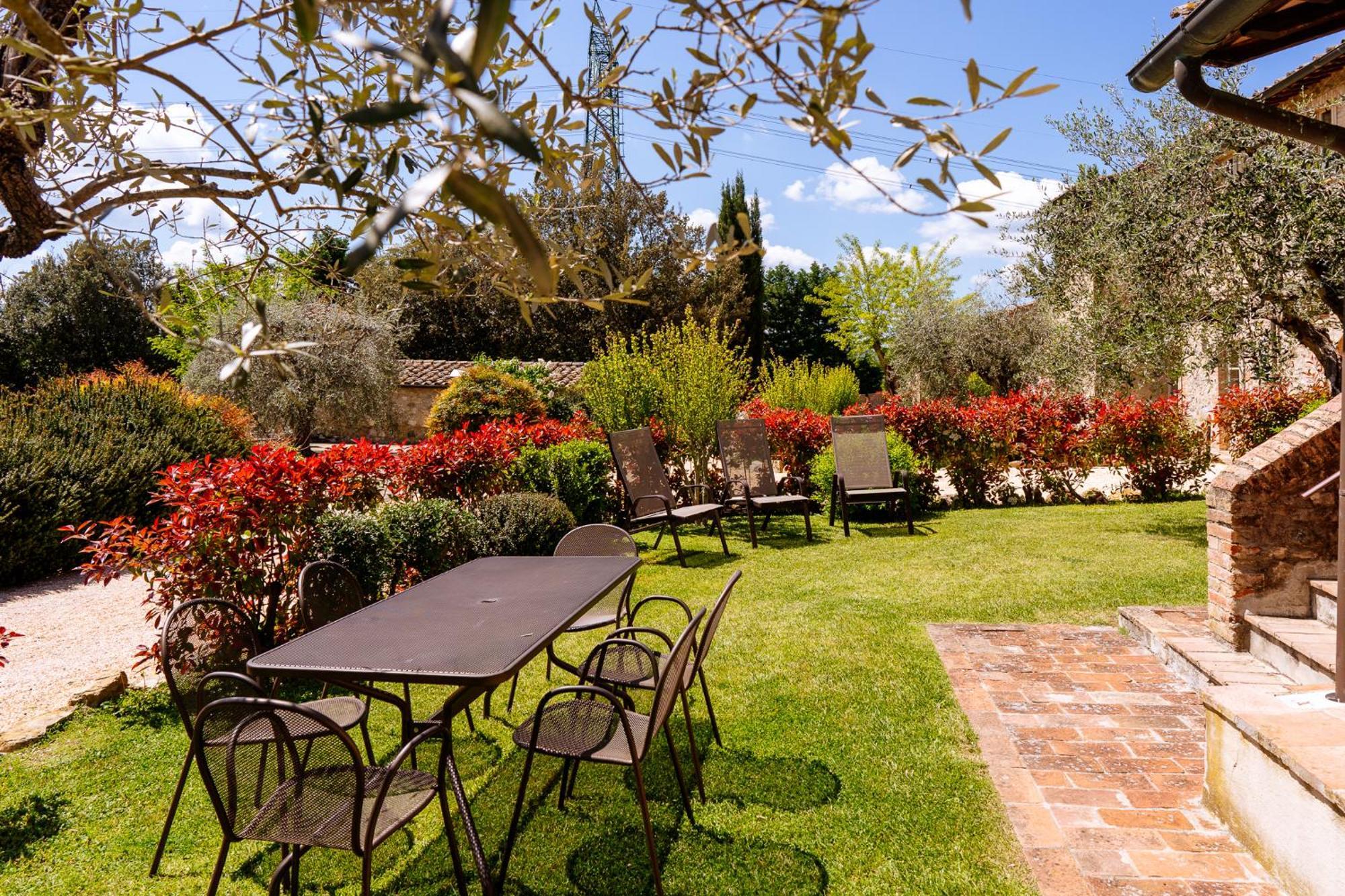 Villa Le Beringhe - Wine Pool & Relax Колле-ді-Валь-д'Ельса Екстер'єр фото