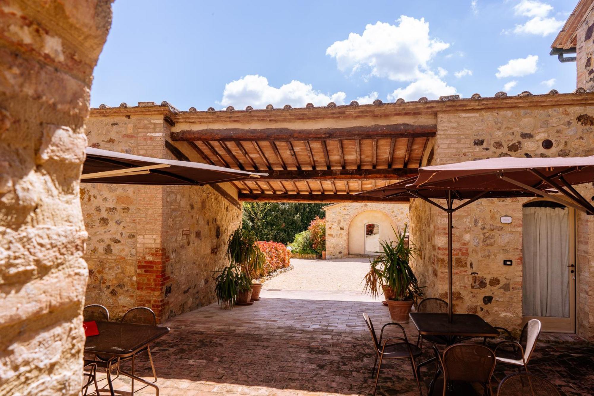 Villa Le Beringhe - Wine Pool & Relax Колле-ді-Валь-д'Ельса Екстер'єр фото